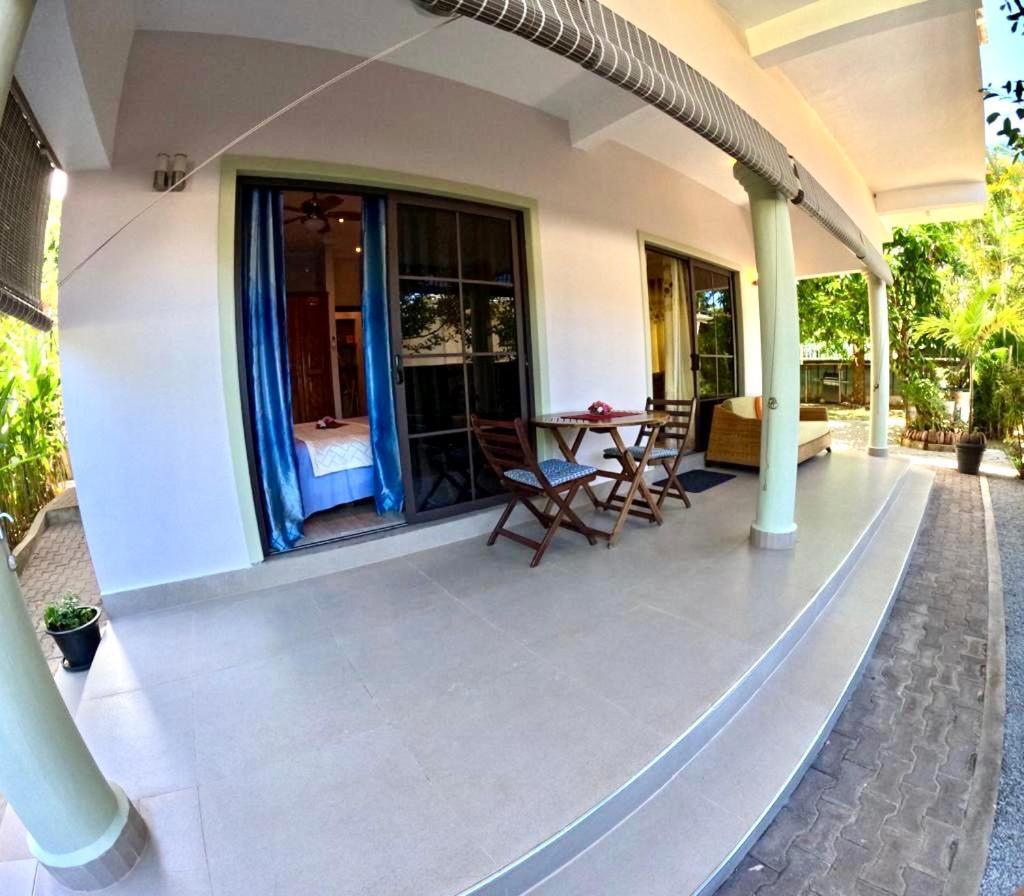 Belle Montagne Holiday Apartments Grand Anse  エクステリア 写真