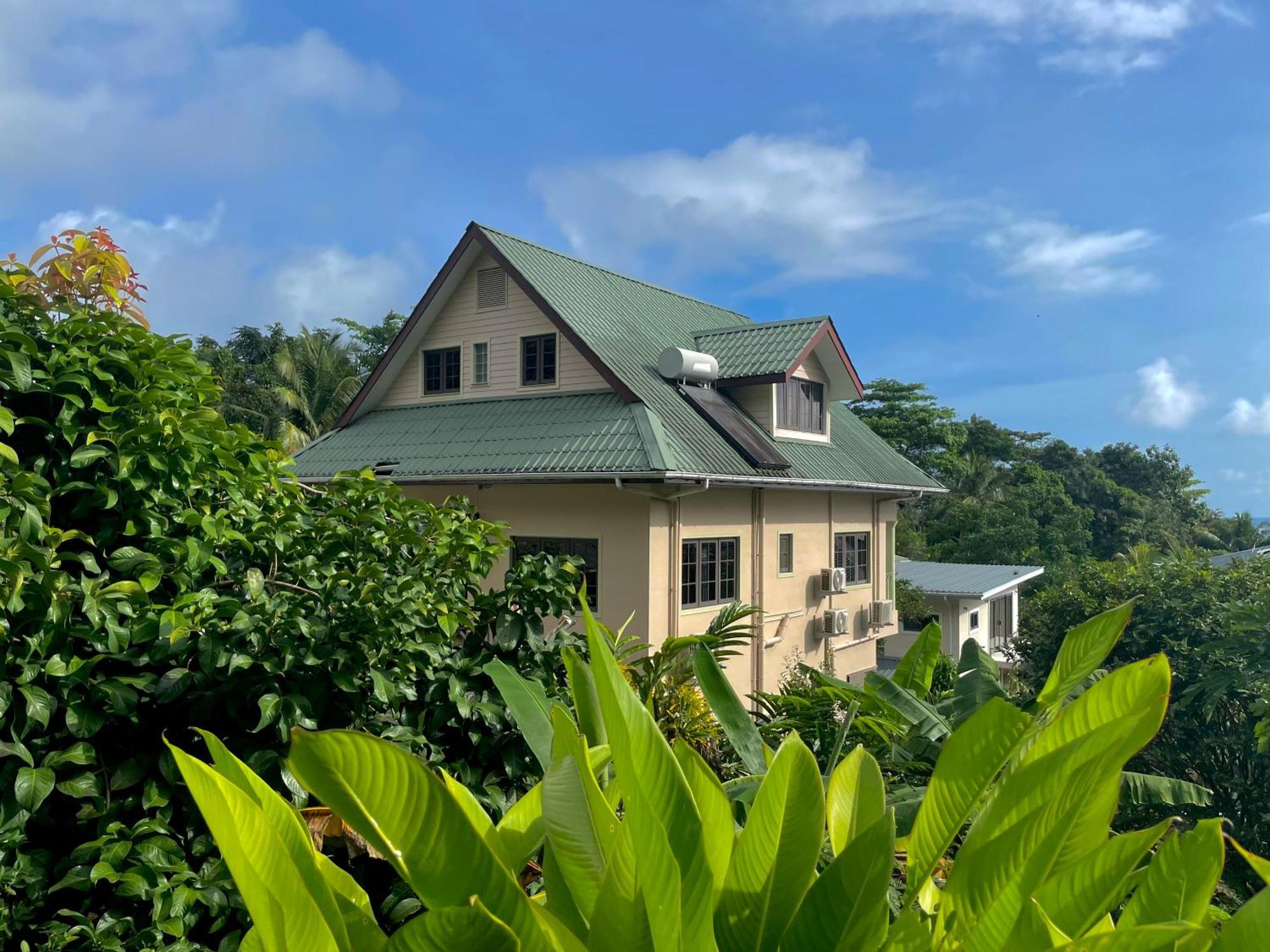 Belle Montagne Holiday Apartments Grand Anse  エクステリア 写真