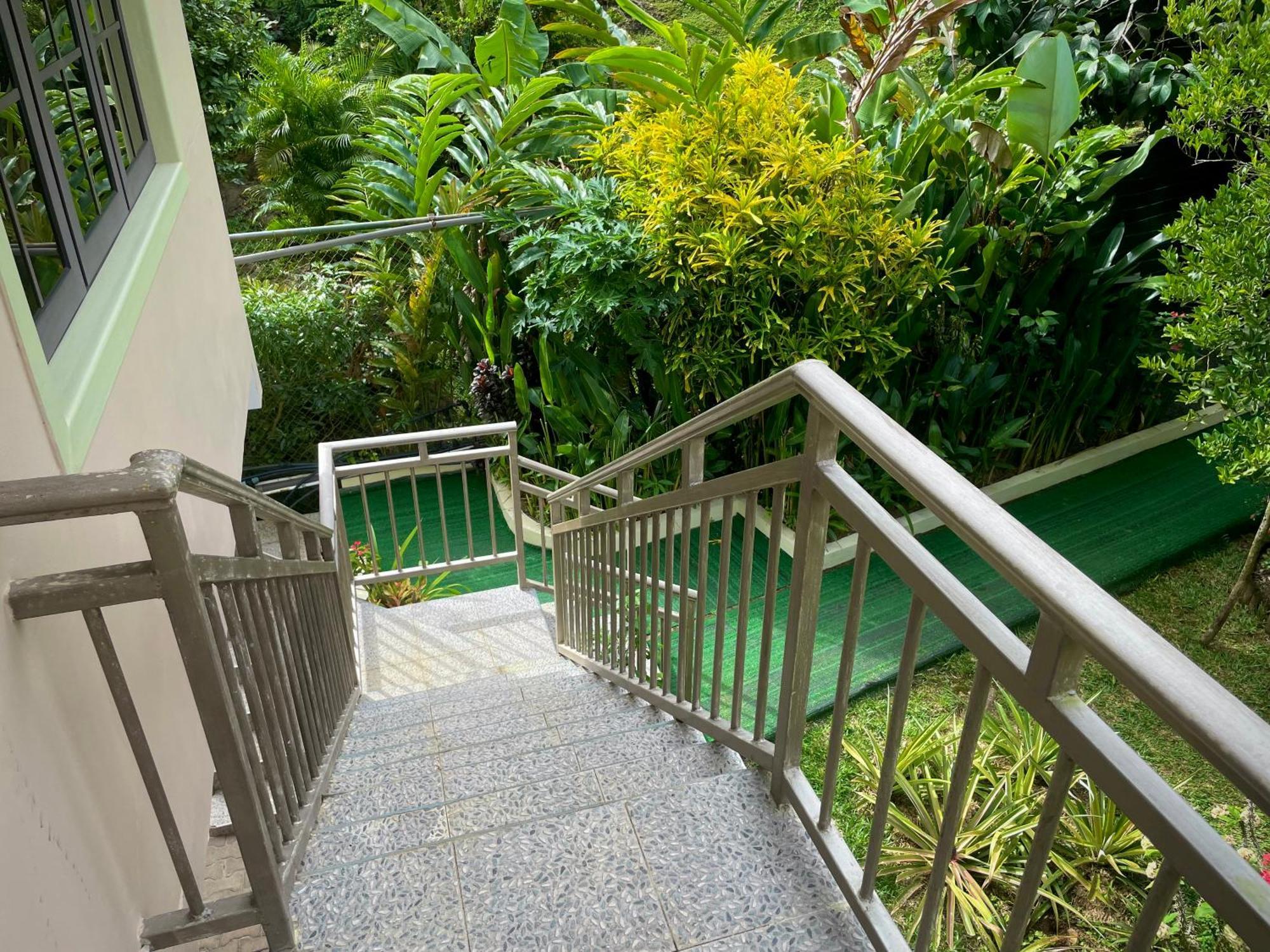 Belle Montagne Holiday Apartments Grand Anse  エクステリア 写真