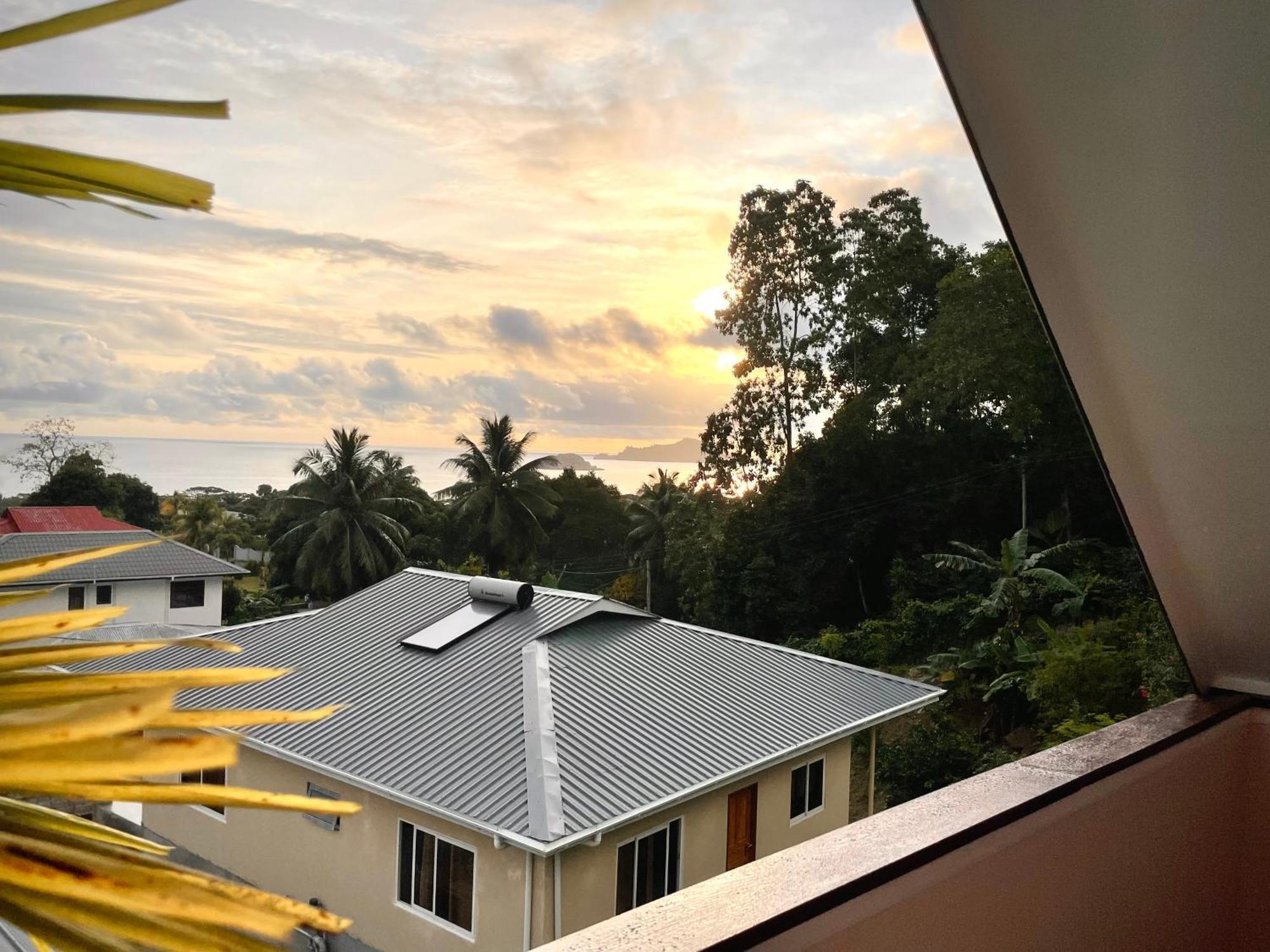 Belle Montagne Holiday Apartments Grand Anse  エクステリア 写真